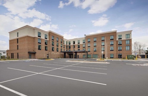 Lakeview Hotel | Hilton Garden Inn Haymarket