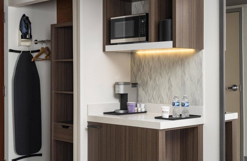 Northwest Hotel | Hilton Garden Inn Virginia Beach Town Center
