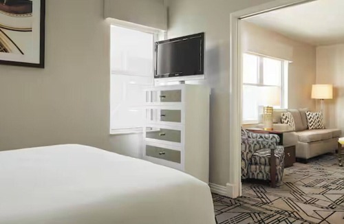 South Beach Resort | Hilton Grand Vacations Club McAlpin Ocean Plaza Miami