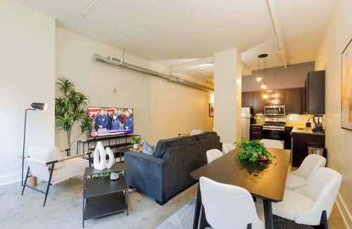 Downtown Pittsburgh Apartment | Historic 2BR Loft: Private Terrace & Free UFC Gym