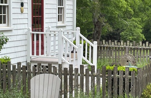 Essex Village Cottage | Historic cottage in Deep River, CT