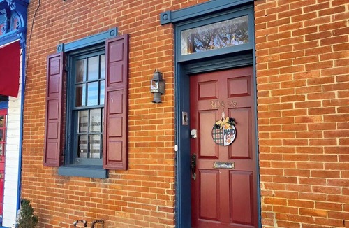 Frederick House | Historic Downtown Frederick Townhome with Private Parking