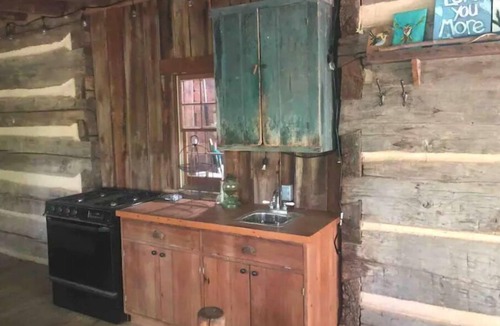 Lakemont Cabin | Historic Mountain Cabin in Beautiful Lake Rabun