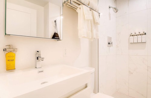 Foggy Bottom Hotel | Hive Bunk, Hotel Hive, Chic Decor, Essential Amenities, Central Washington