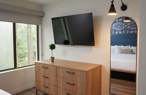 Southwest Raleigh Hotel | Hive House