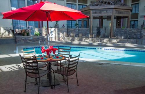West Bloomington Hotel | Holiday Inn Blmgtn Arpt South - Mall Area by IHG