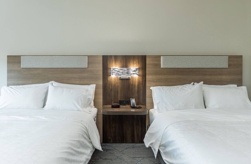 Charlottesville Hotel | Holiday Inn Express & Suites Charlottesville by IHG