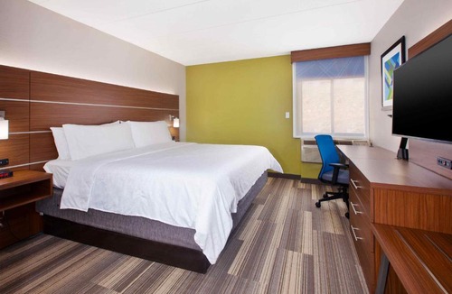Fairfax Hotel | Holiday Inn Express Fairfax-Arlington Boulevard by IHG