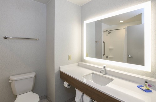 Walton Hotel | Holiday Inn Express Hotel & Suites Richwood-Cincinnati South by IHG