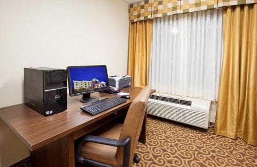 Niagara Falls Hotel | Holiday Inn Express & Suites Niagara Falls by IHG