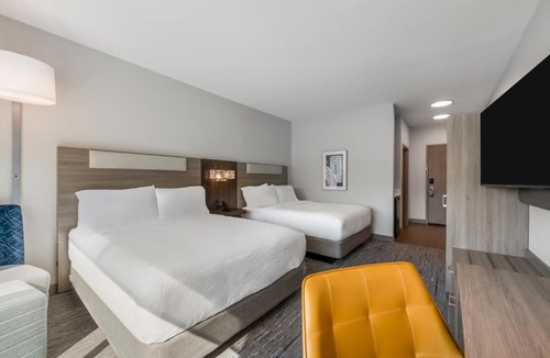 Savannah Hotel | Holiday Inn Express Savannah - Gateway by IHG