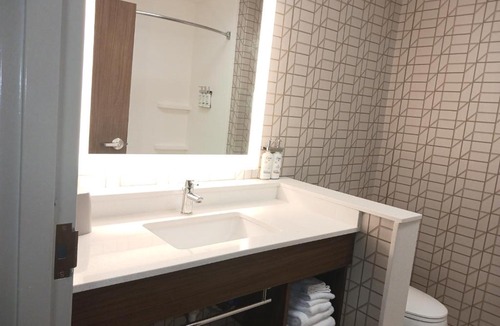 Gainesville Hotel | Holiday Inn Express & Suites Gainesville - Lake Lanier Area by IHG