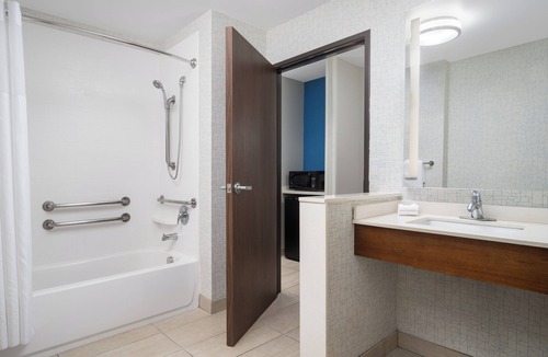 Trinity Hotel | Holiday Inn Express & Suites Trinity by IHG