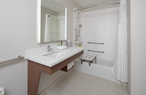 SeaTac Hotel | Holiday Inn Express & Suites Seattle-Sea-Tac Airport by IHG