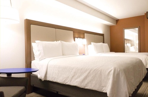 SeaTac Hotel | Holiday Inn Express & Suites Seattle-Sea-Tac Airport by IHG