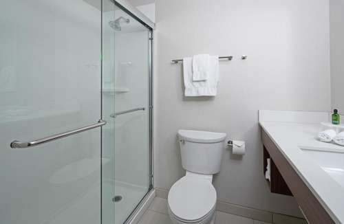 SeaTac Hotel | Holiday Inn Express & Suites Seattle-Sea-Tac Airport by IHG