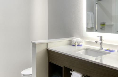 Downtown Omaha Hotel | Holiday Inn Express & Suites Omaha Downtown - Old Market by IHG