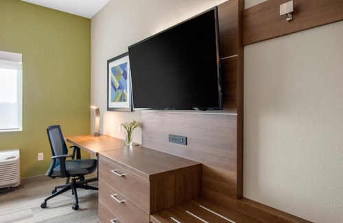 Ruskin Hotel | Holiday Inn Express & Suites - Ruskin by IHG