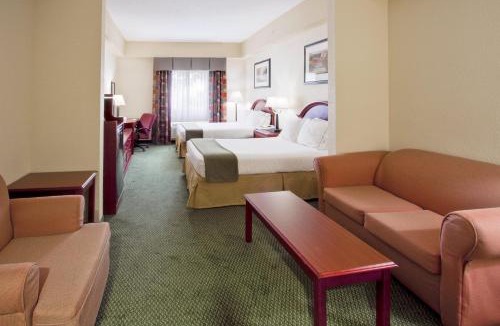 Villages of Palm Beach Lakes Hotel | Holiday Inn Express West Palm Beach Metrocentre by IHG