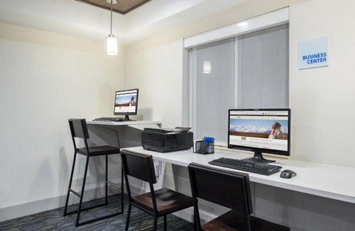 Warrenton Hotel | Holiday Inn Express Warrenton by IHG
