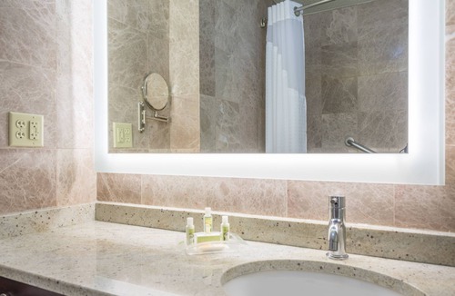 Hyannis Hotel | Holiday Inn Hyannis by IHG