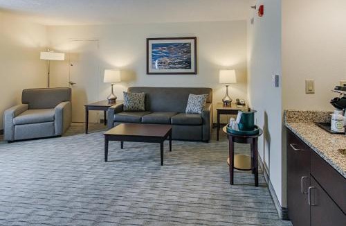 Cedar Bluff Hotel | Holiday Inn Knoxville West - Cedar Bluff Rd by IHG