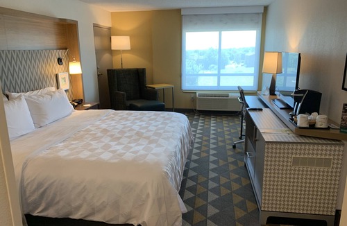Martinsburg Hotel | Holiday Inn Martinsburg by IHG