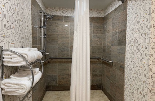 Martinsburg Hotel | Holiday Inn Martinsburg by IHG
