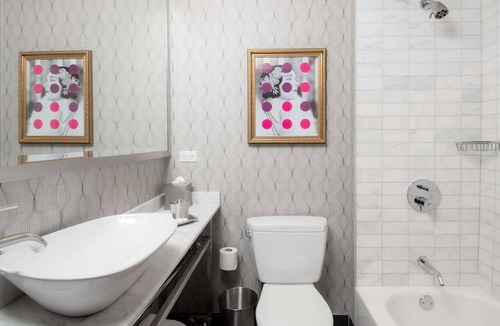 Downtown Chicago Hotel | Home Away From Home! 2 Modern Units, Close to Willis Tower