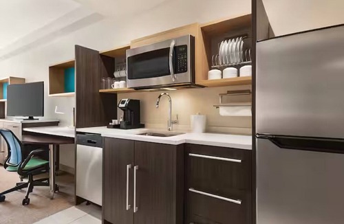 West End Hotel | Home Away from Home: Rooftop Pool and FREE Breakfast Onsite. Pets Allowed!