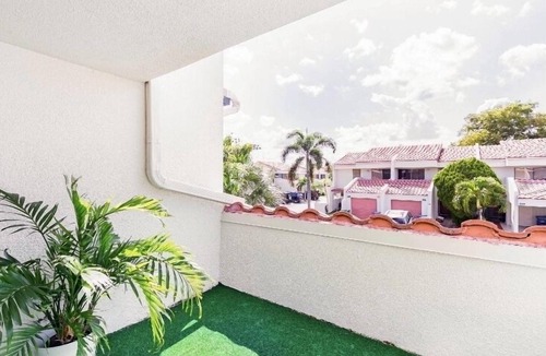Inverrary House | Home Away From Home, Private Room with a Private bathroom and balcony
