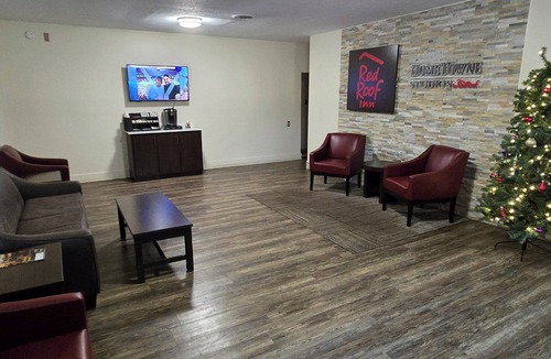 LaGrange Hotel | HomeTowne Studios by Red Roof LaGrange