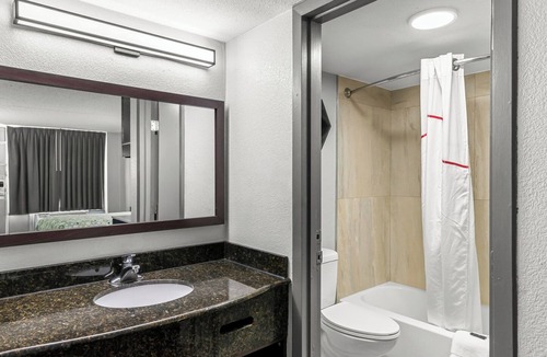 Sandston Hotel | HomeTowne Studios by Red Roof Richmond - Airport/Sandston