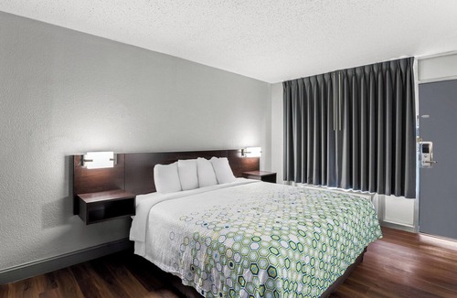 Sandston Hotel | HomeTowne Studios by Red Roof Richmond - Airport/Sandston