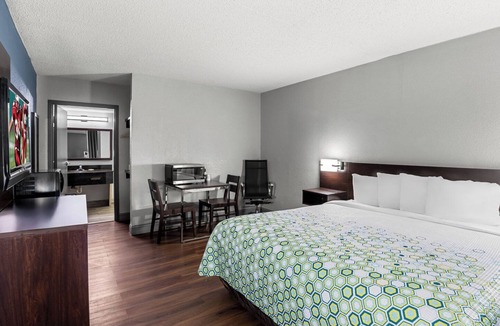 Sandston Hotel | HomeTowne Studios by Red Roof Richmond - Airport/Sandston