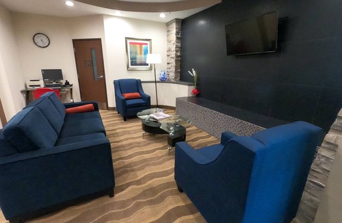 Washington Hotel | HomeTowne Studios & Suites By Red Roof Washington