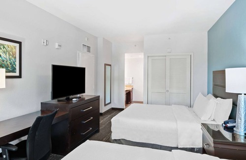 Fort Lauderdale Hotel | Homewood Suites by Hilton Ft. Lauderdale Airport-Cruise Port