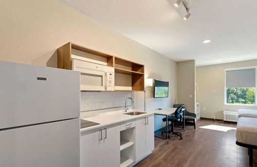 Biggar Hotel | Homey Suite w/Kitchen | Free Breakfast | Free Parking | Onsite Pool