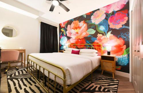 East Allegheny House | HostWise Stays - 2 King Beds, Free Street Parking, North Side Gem