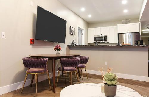 East Allegheny House | HostWise Stays - 2 King Beds, Free Street Parking, North Side Gem