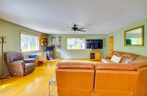 Startup House | Hot Tub, 4 Mi to Wallace Falls: Riverfront Retreat