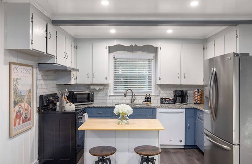 Starmount House | Hot Tub, 5BR, Pet Friendly, Karaoke, Quail Hollow Hideaway