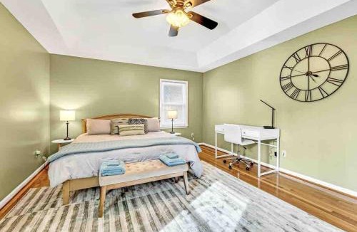 Pleasant Garden Apartment | Hot Tub, K Bed, Hammock, Fire pit, Quiet & Peaceful