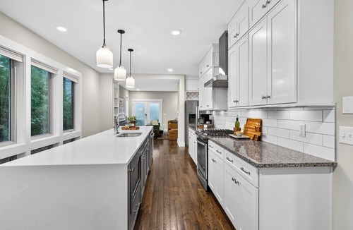 Salemtown House | Hot Tub + Rooftop Lounge + Game Room | Buchanan Arts | The Mod Buchanan