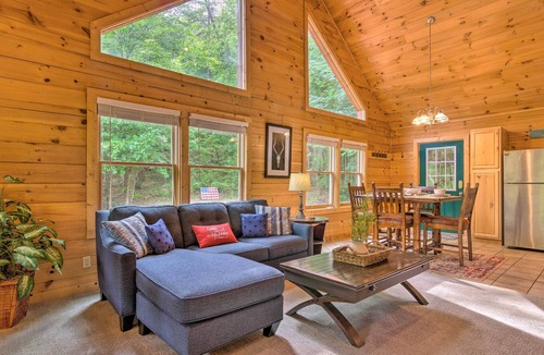 Lake Lure Cabin | Hot Tub Soaks! 'Moonshine Manor' Near Lake Lure