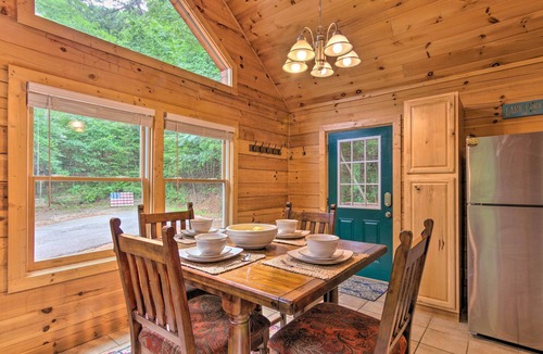 Lake Lure Cabin | Hot Tub Soaks! 'Moonshine Manor' Near Lake Lure