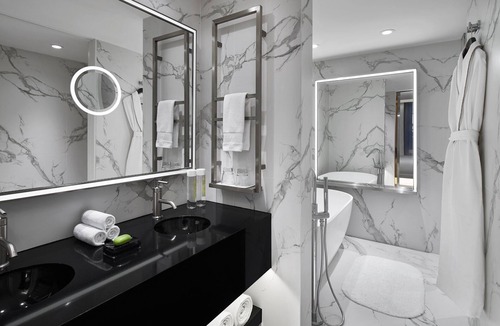 Downtown Washington D.C. Hotel | Hotel Washington | Two Monument View King Spa Suite | Near D.C. Monuments