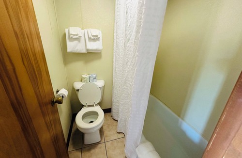 Sandusky Hotel | Hotel with large pool near Cedar Point