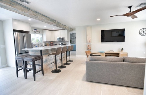 Edgewater House | House With A Boat - Boat, Heated Pool, SUP Boards