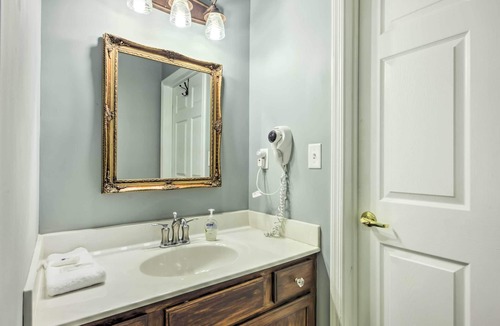 Smith Mountain Lake Condo | Huddleston Condo Rental on Smith Mountain Lake!